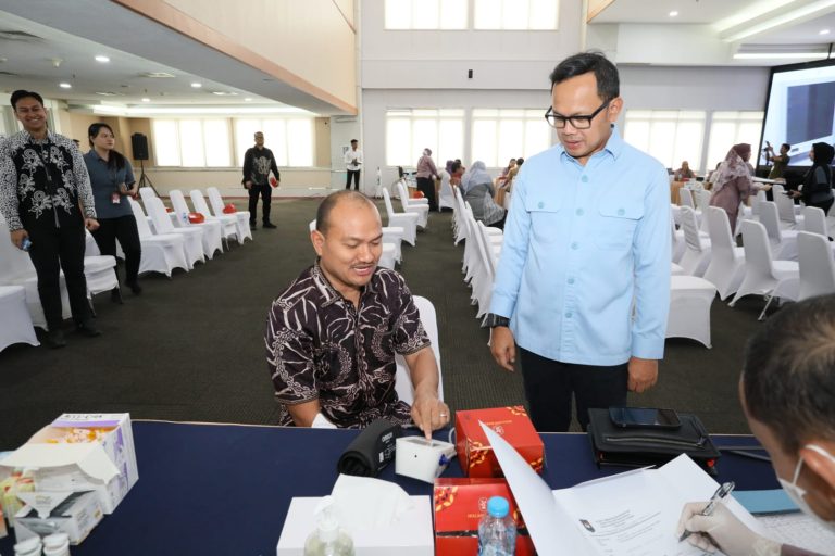 Wamendagri Bima Arya Pantau Pemeriksaan Kesehatan Kepala Daerah Terpilih