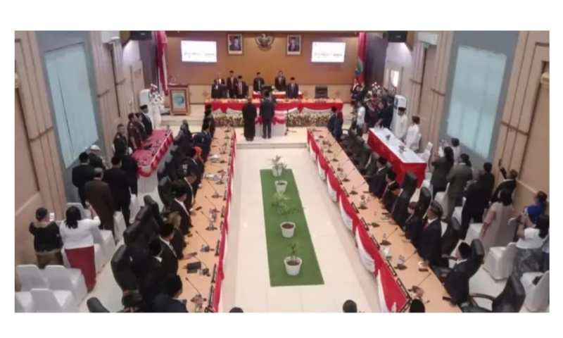 Resmi Dilantik, Mairuhu Sah Jadi Anggota DPRD Kota Ambon