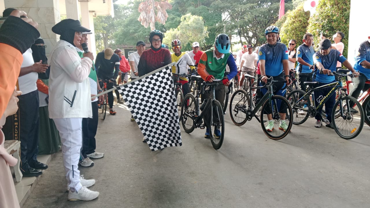 Bupati Buru Resmi Buka Lomba Sambut HUT RI ke-80