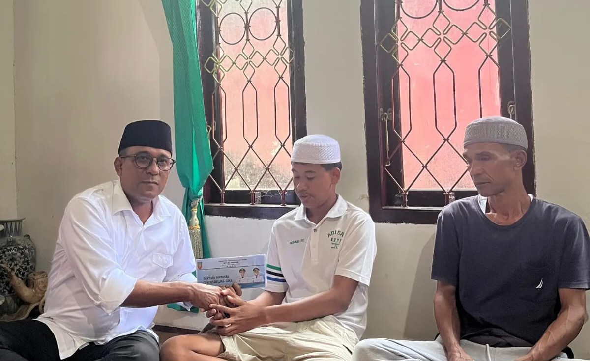 Bupati Malteng Santuni Keluarga Korban Siswa SMK 3 Ambon di Hitu