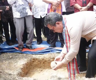 Gubernur Maluku Letak Batu Pertama SMA Negeri 65 Malteng di Dusun Kalauli