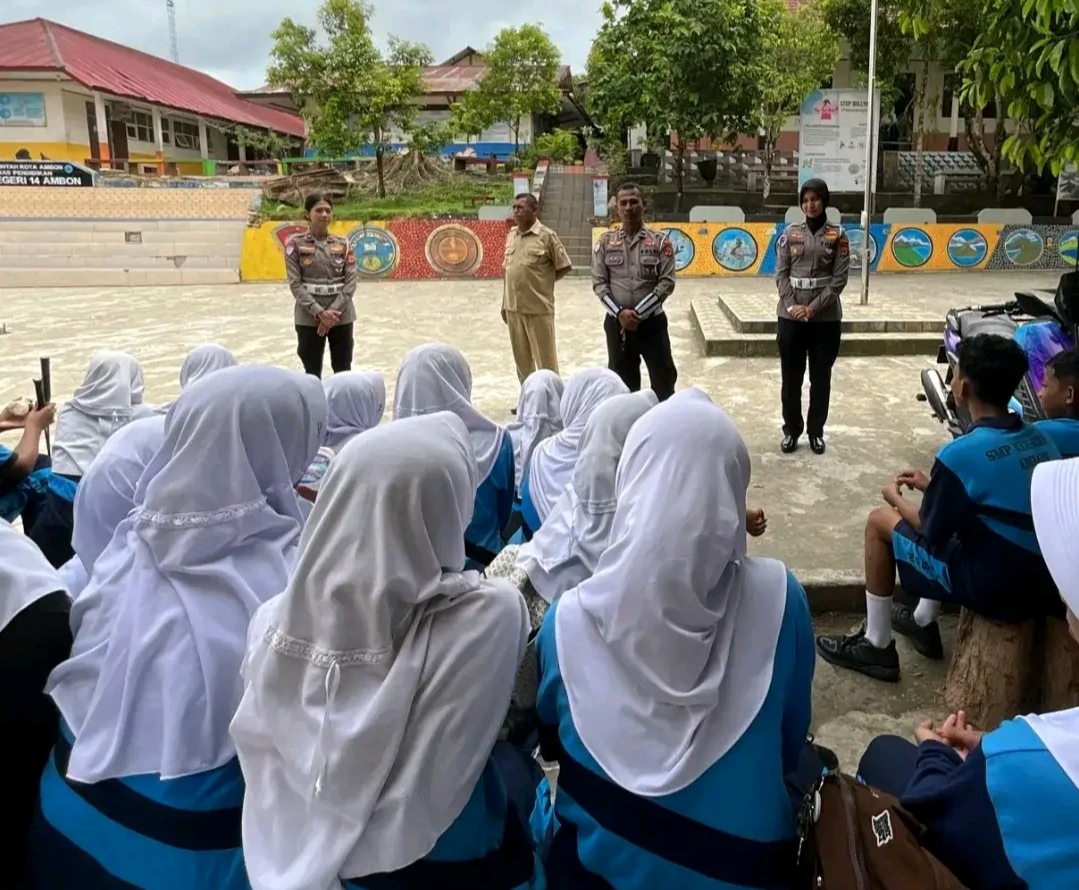 Direktorat Lalulintas Polda Maluku Beri Edukasi Tertib Berlalu Lintas Kepada Pelajar di Kota Ambon