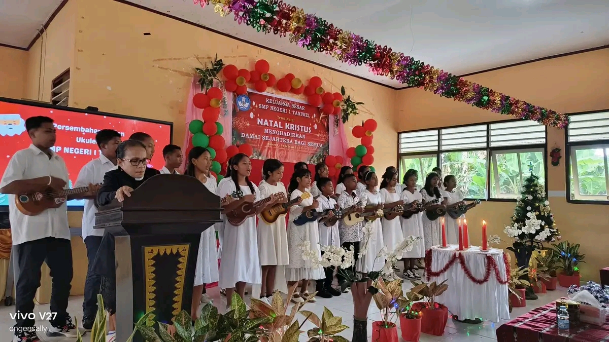 SMP Negeri 1 Taniwel Gelar Perayaan Natal