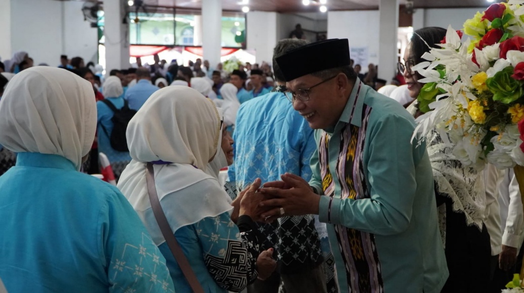 Wali Kota Ambon Lepas 461 Jamaah Calon Haji: Jaga Kesehatan dan Doakan Kota Ambon